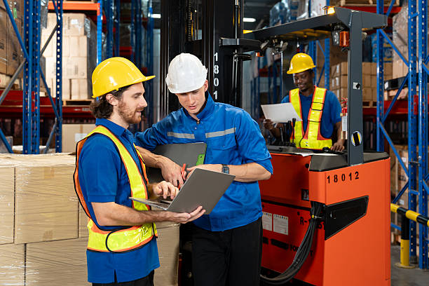Workers aligning overtime rules and daily calculations