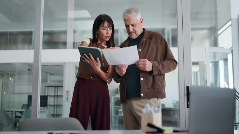 Manager and employee discussing timesheet compliance