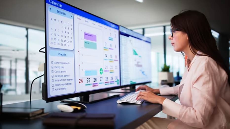 Reporting and performance analysis for employee scheduling software