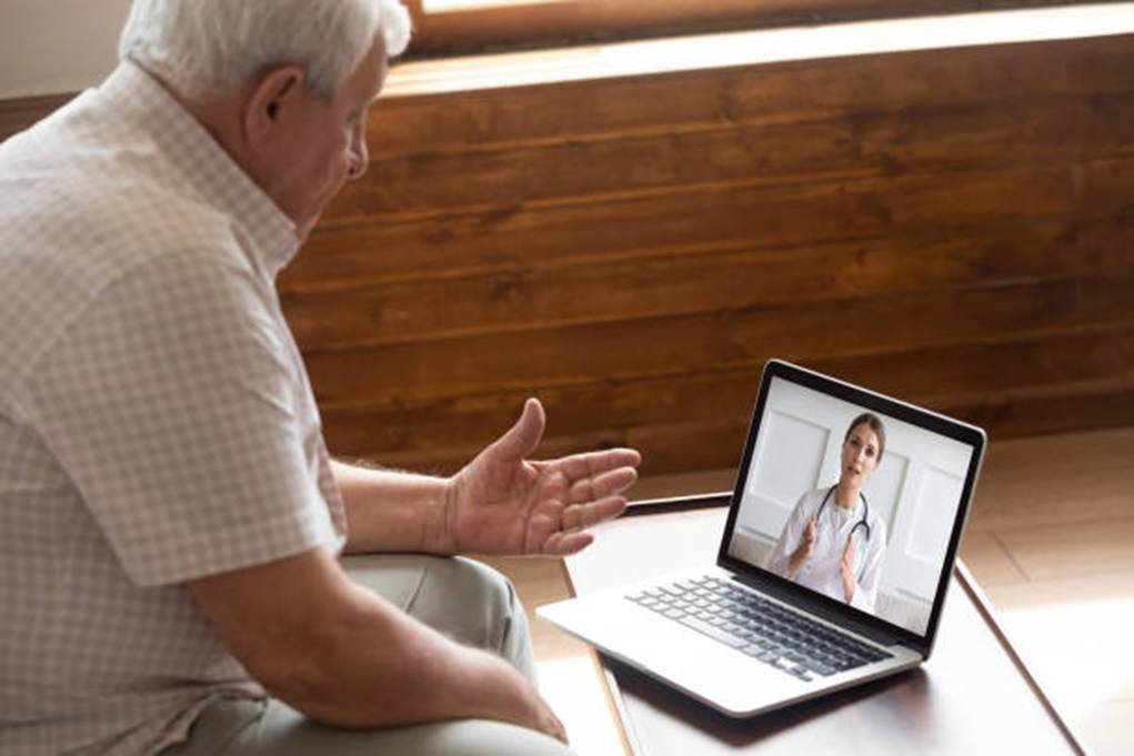 Communication features for scheduling software