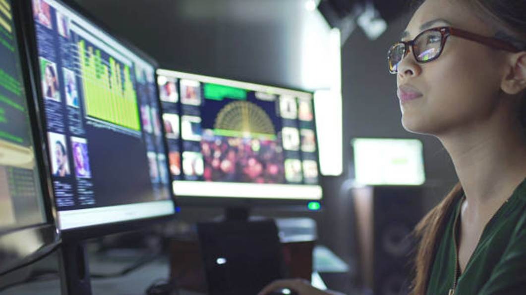 Future workforce monitoring with AI dashboards and employee analytics