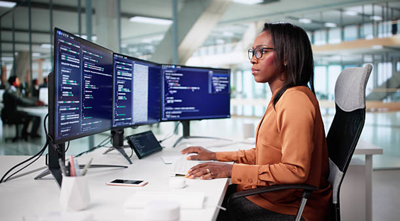 Employee payroll compliance and performance monitoring with cloud software