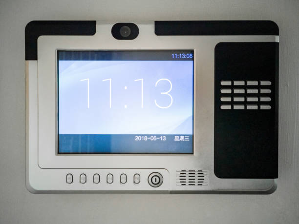Time clock device displaying time