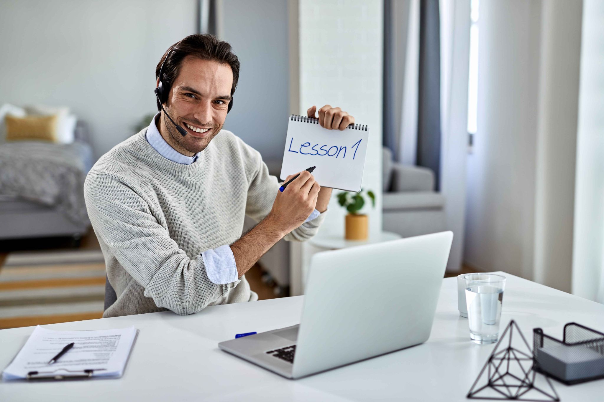 Employee presenting a daily work log during an online lesson