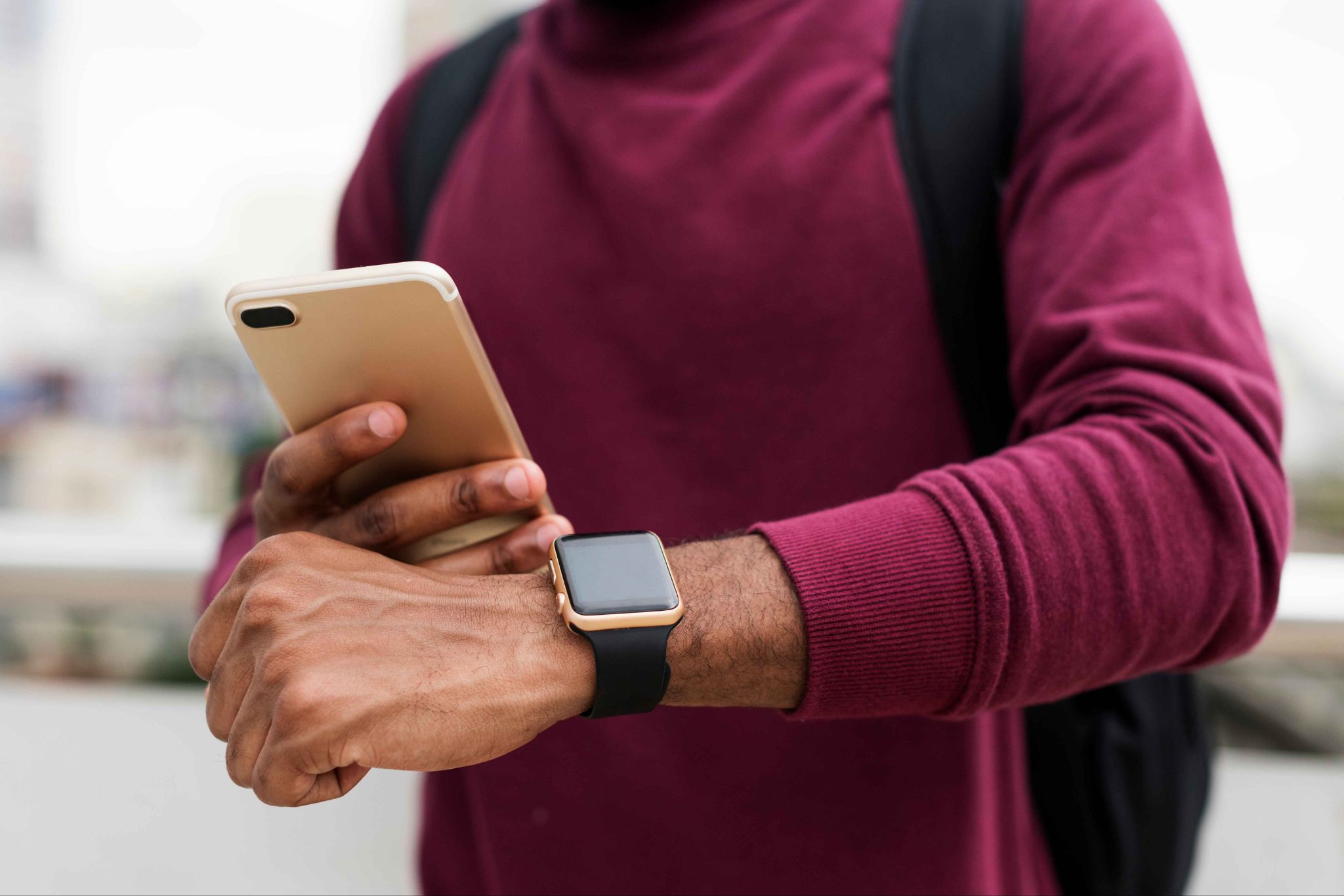 Employee using a smartphone and smartwatch for time tracking