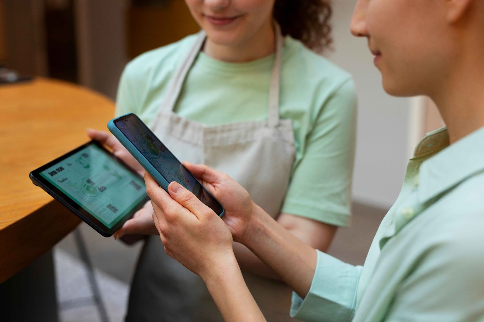 Retail employees using mobile time tracking applications