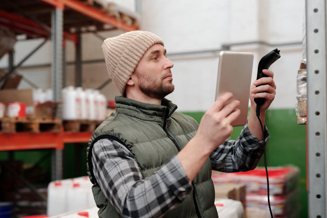 Worker using a handheld device for accurate time tracking
