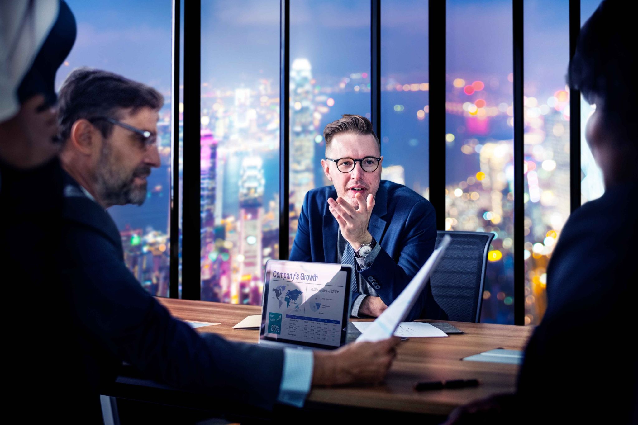 Business professionals discussing daily manpower reporting in a meeting