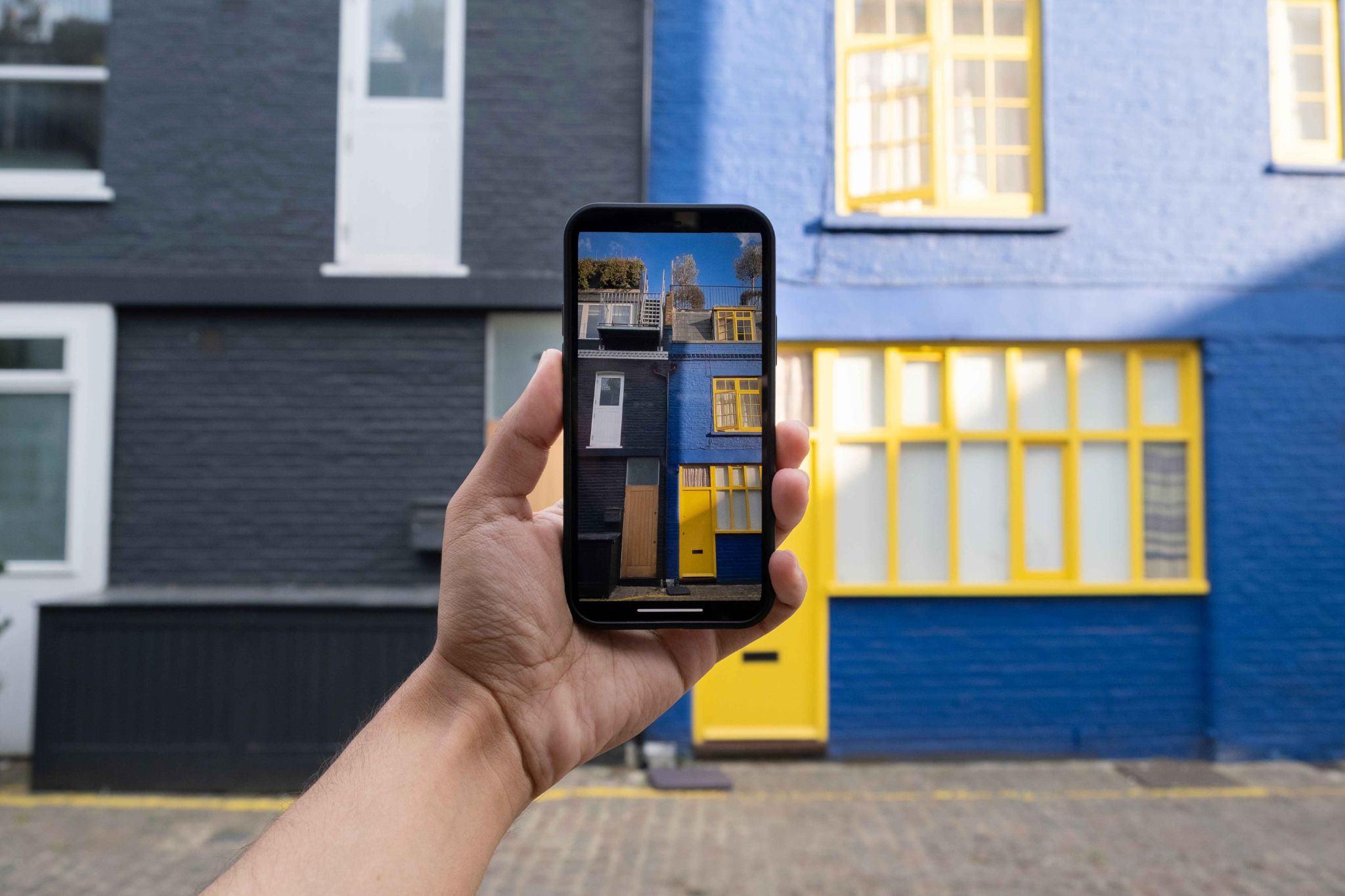 Mobile time tracking app used for construction and field team management