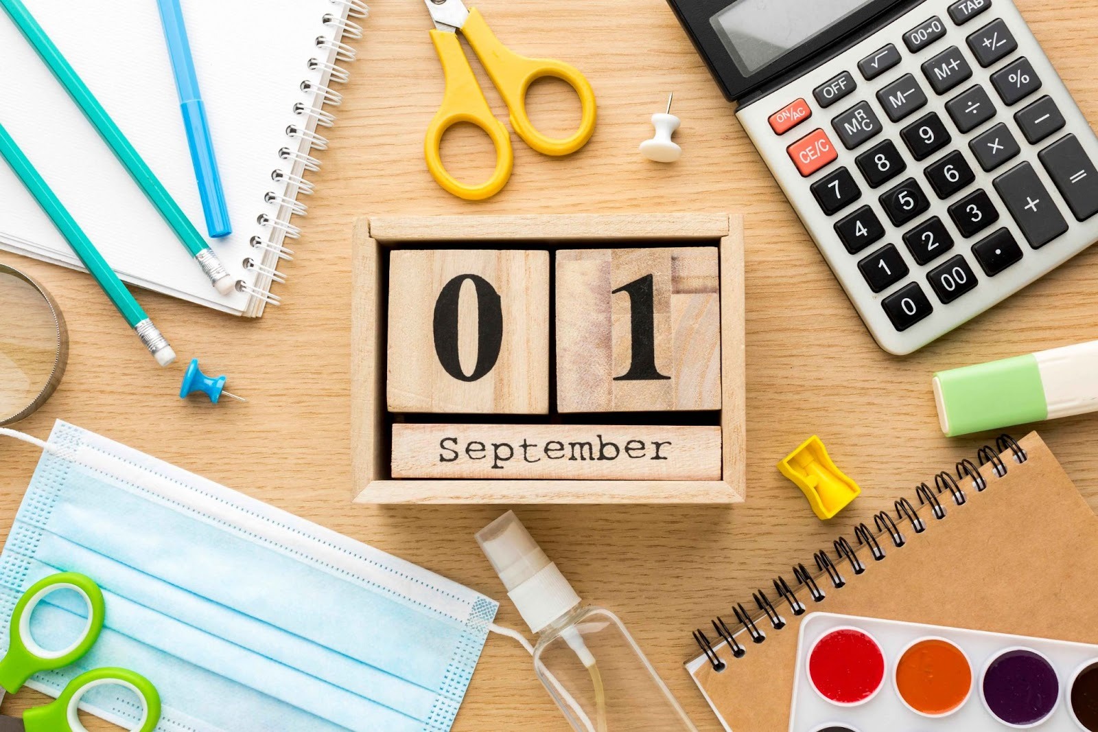Calendar with 01 September and Calculator